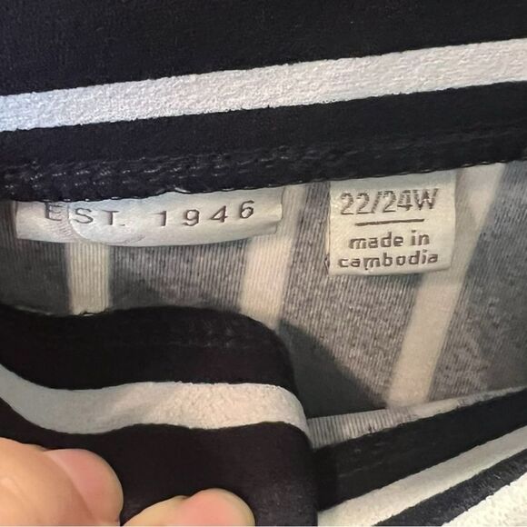 New w/o Tags! Navy and White Striped Ruffle Skirt - Size 22/24 W - Cato - Picture 3 of 3